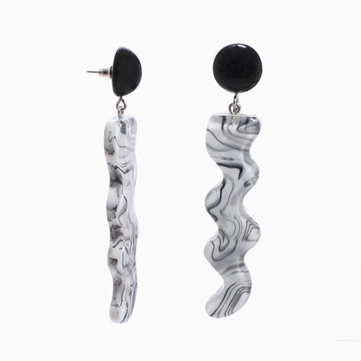 Impress Me pierced earrings with round black & wavy black-white resin motifs-
