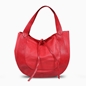 Ample κόκκινη τσάντα ώμου-