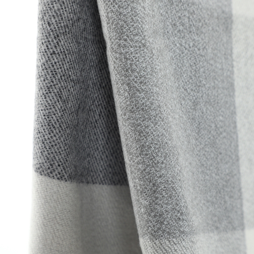 Checkered scarf from wool gray and ivory-
