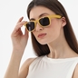 Γυαλιά ηλίου τετραγωνισμένη μάσκα με μεταλλικά στοιχεία σε κίτρινο χρώμα-